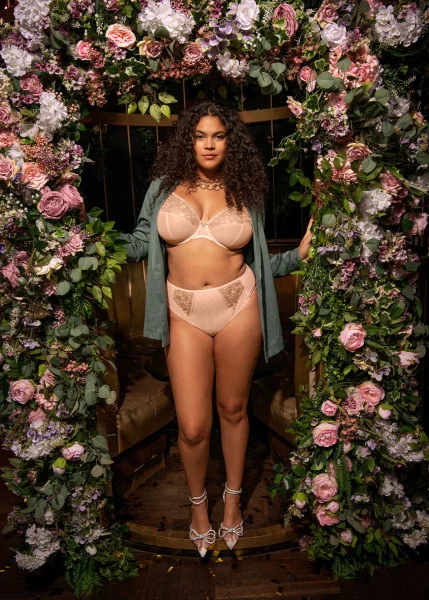 1200x1680-pdp-widescreen-EL301336-PAU-cons-Elomi-Lingerie-Namrah-Pale-Blush-Underwire-Bandless-Plunge